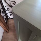 Green Parisian buffet