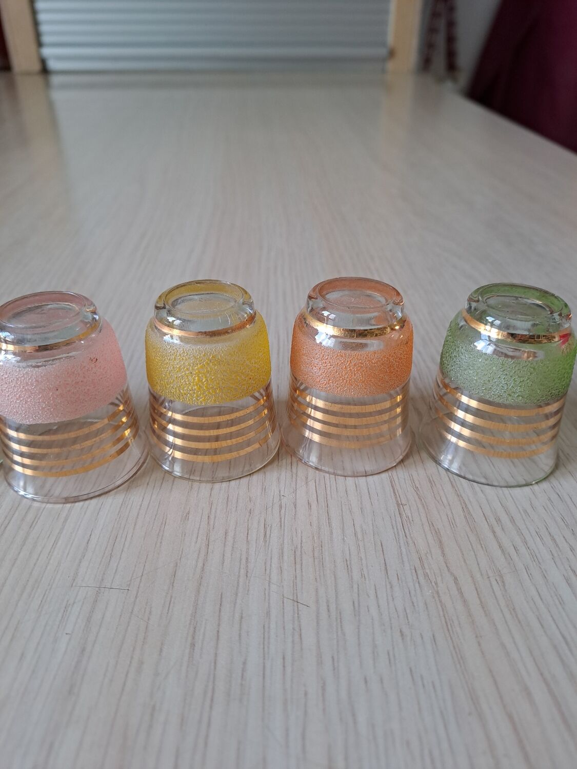 Suite de 8 verres granité
