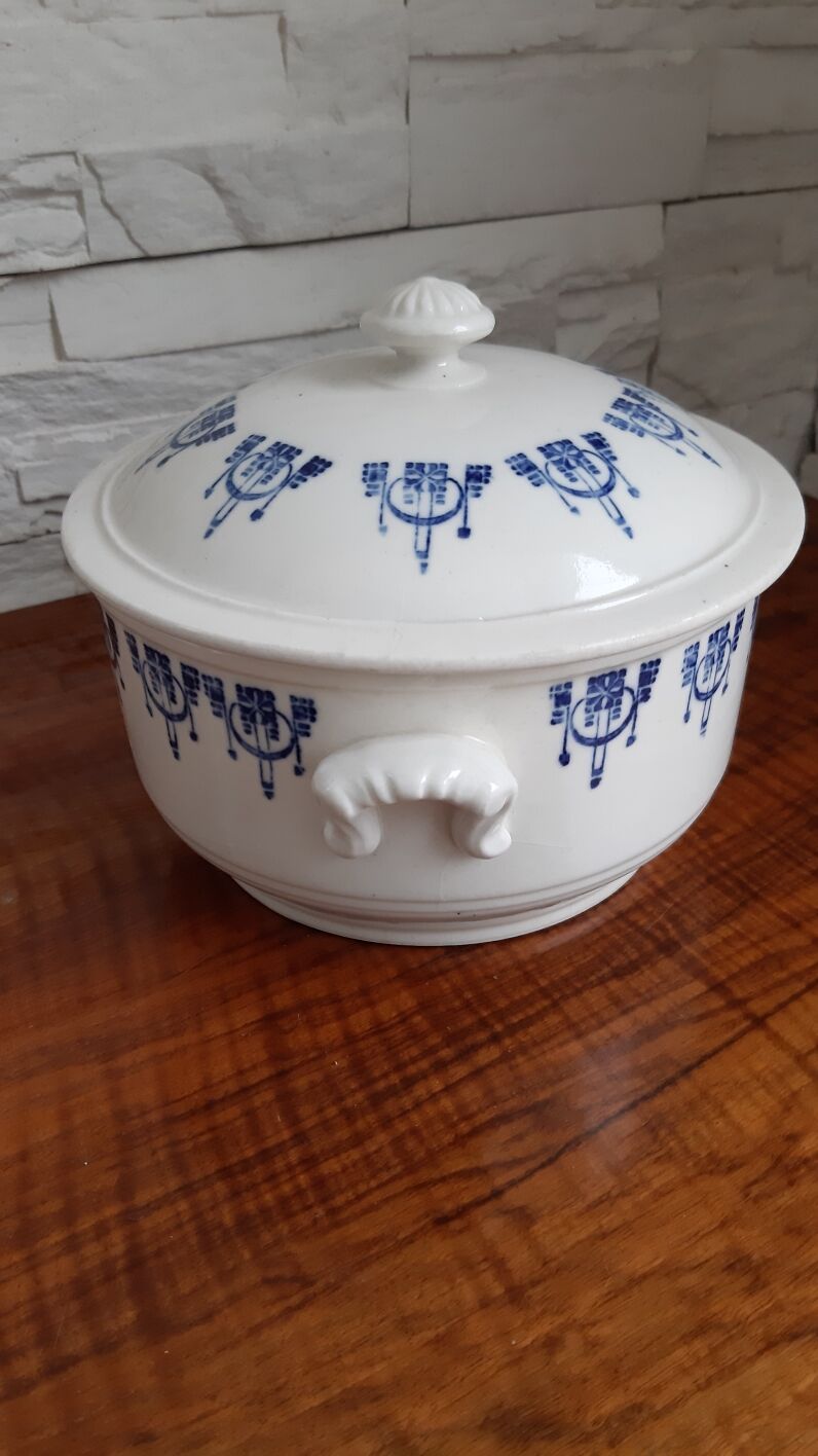 Saint Uze ceramic tureen