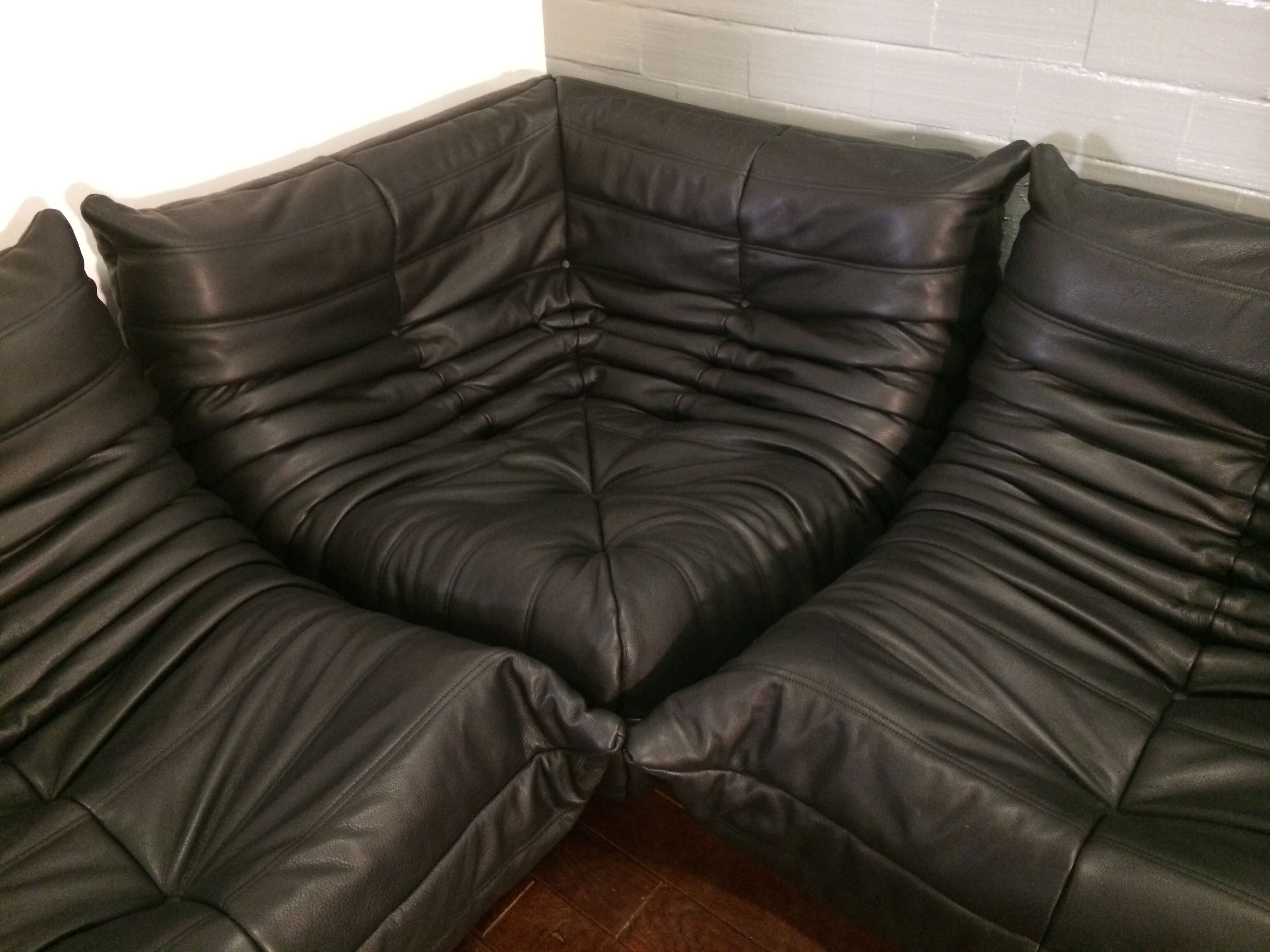 Togo corner chair model designed by Michel Ducaroy 1973