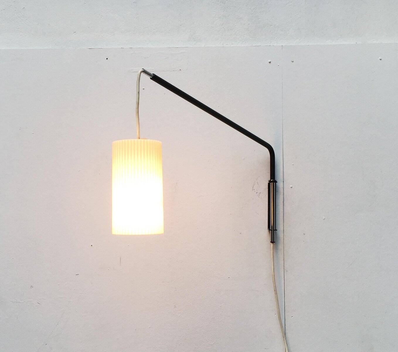 Mid-century German minimalist wall lamp with cantilever arm by Erco.