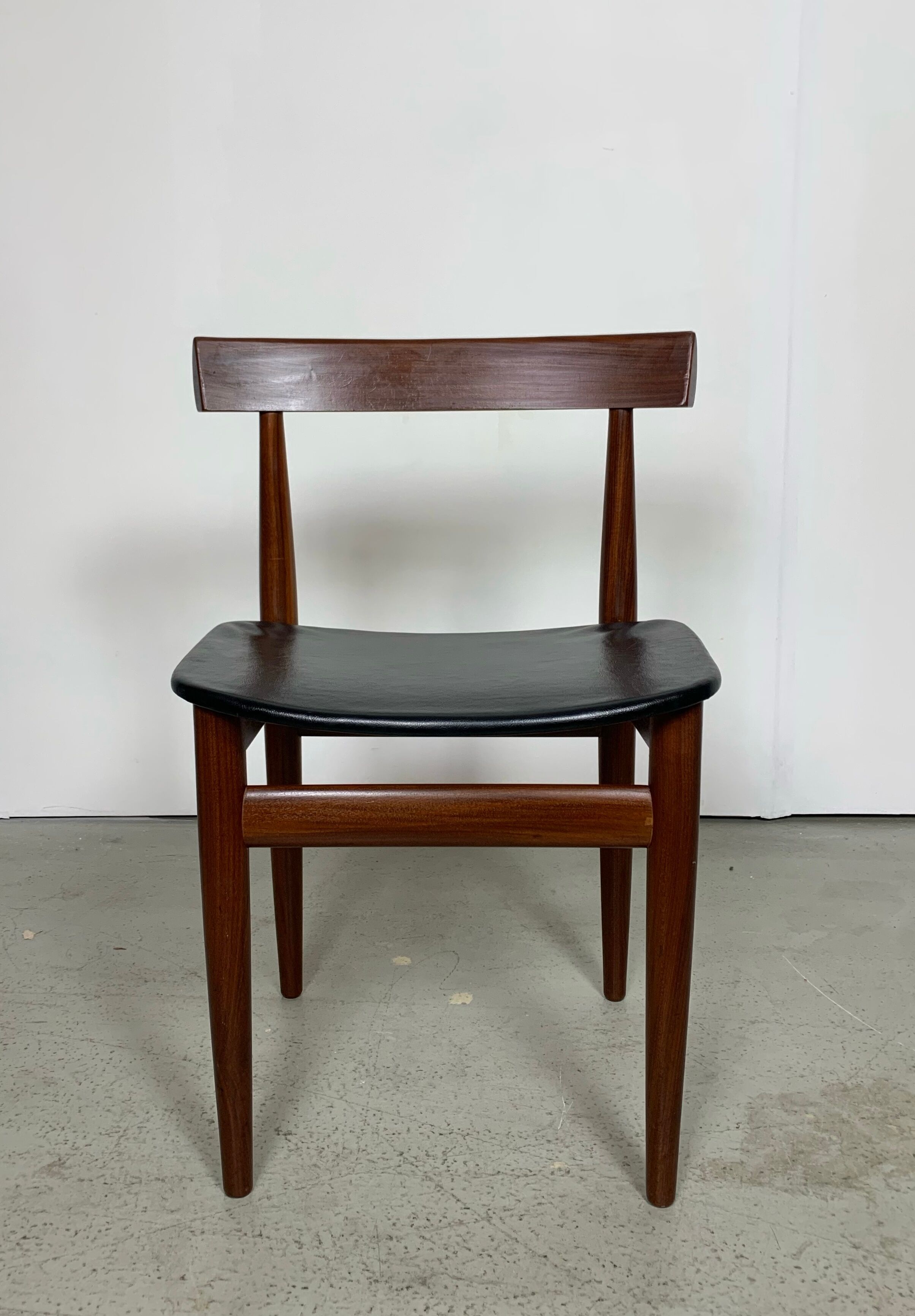 Hans Olsen Roundette table in Afromosia and chairs
