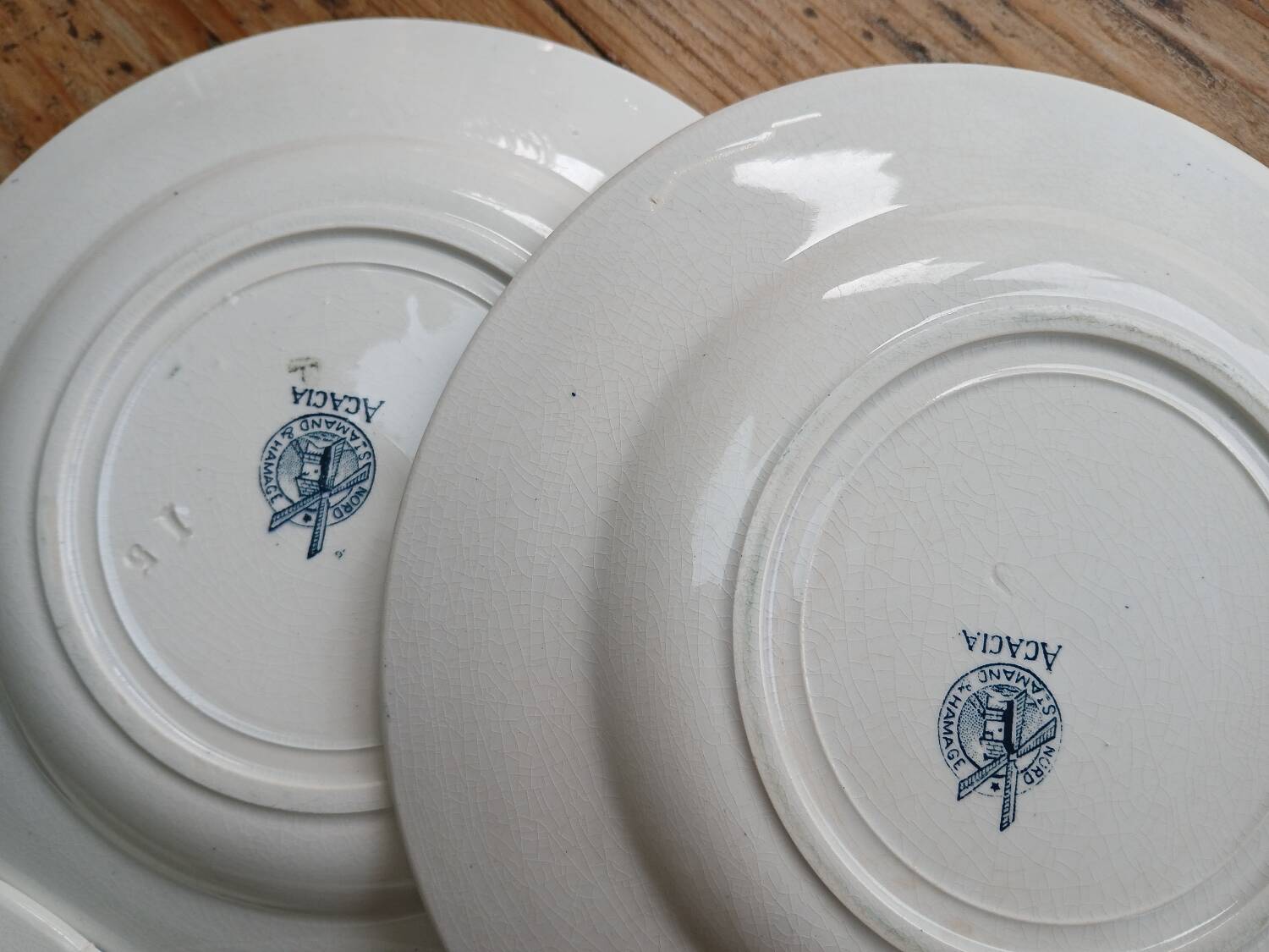 Set of 6 Terre de Fer plates, Acacia model