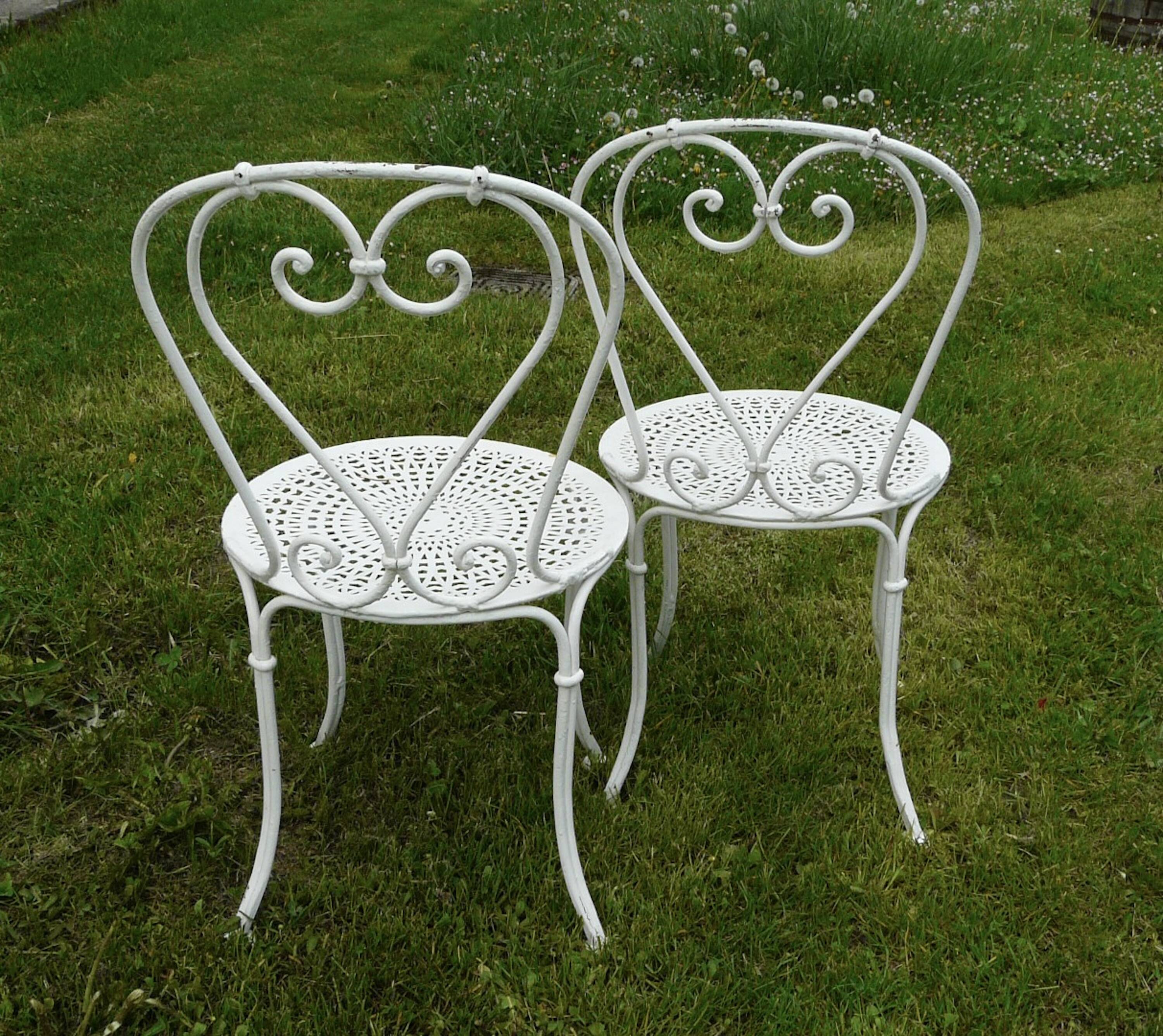 Set of 4 19th century wrought iron garden chairs with heart motif