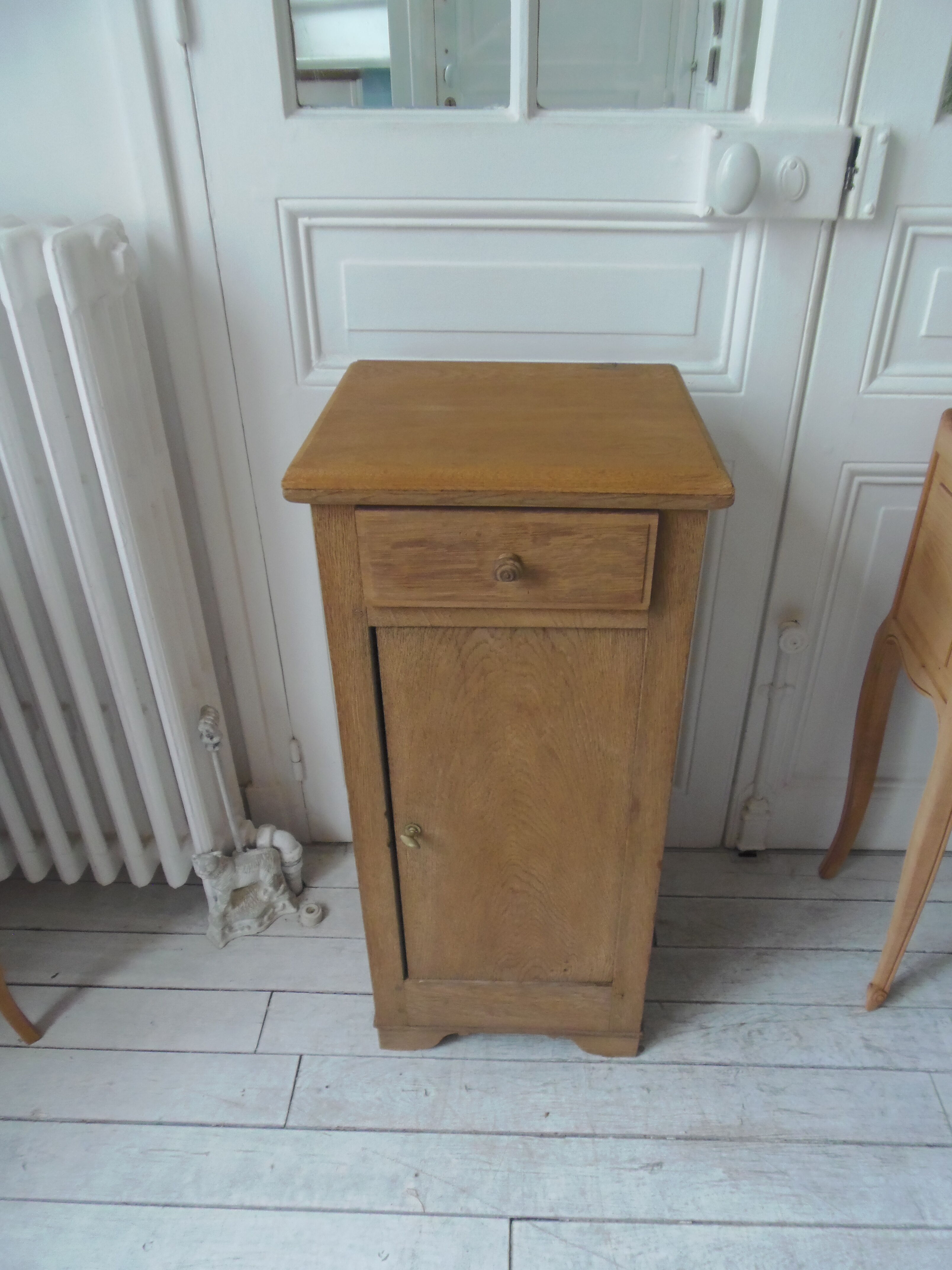 Antique bedside table in solid oak, 1 drawer, 1 door.