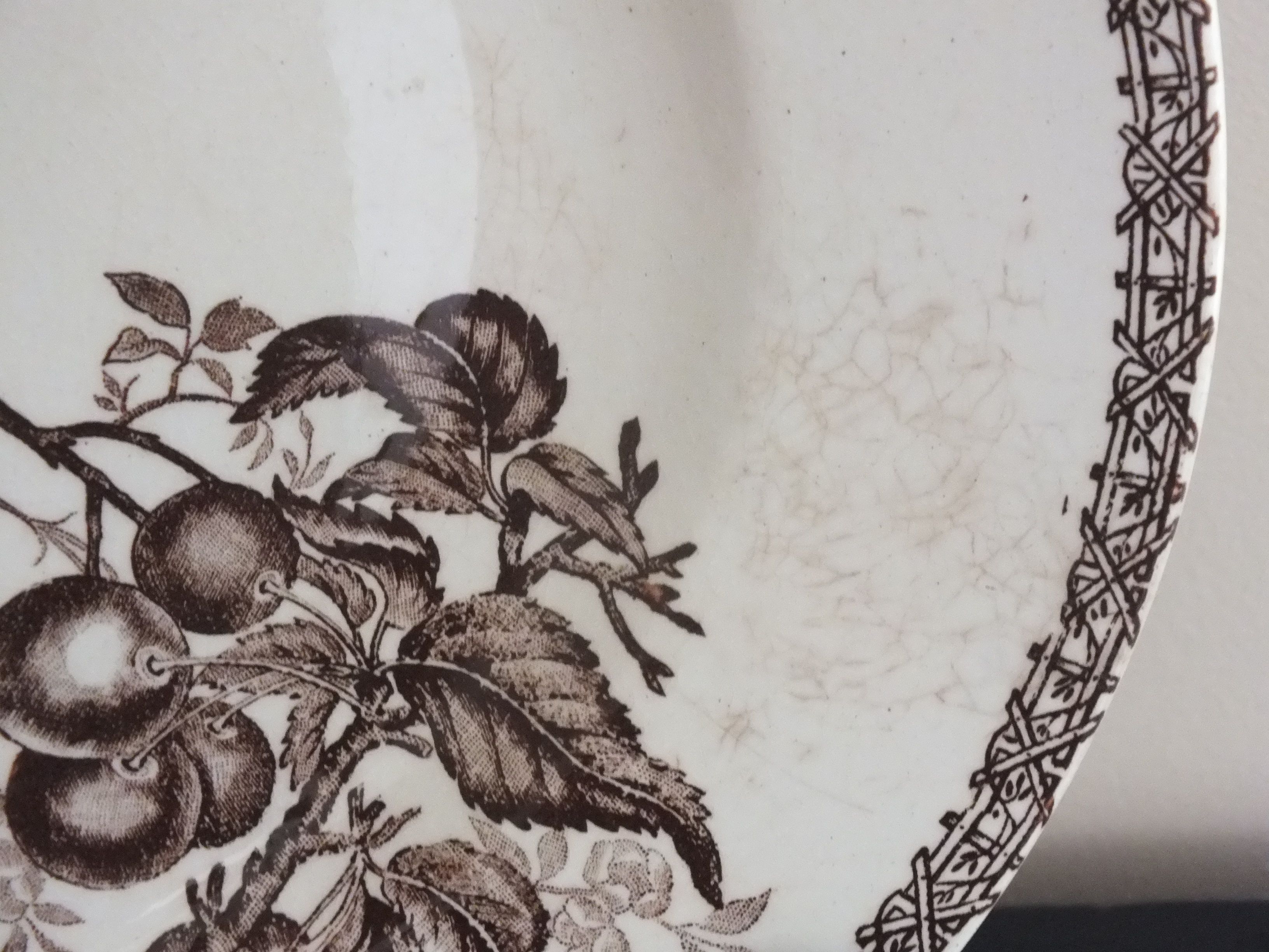 Round dish n°2 Choisy le Roi in Iron Earth decoration fruits and insects