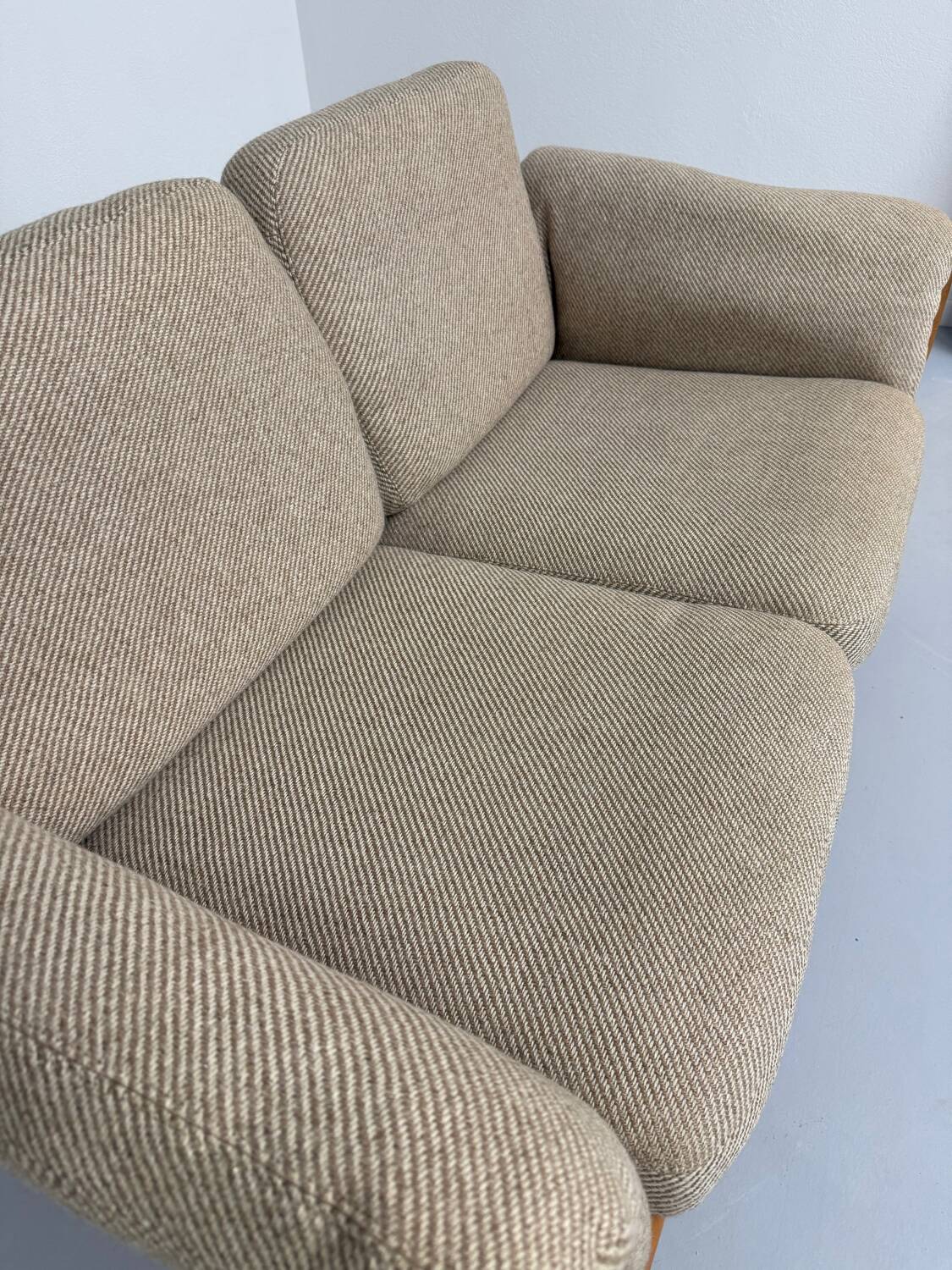 Old sofa in solid elm and vintage 80s design fabric Seltz France