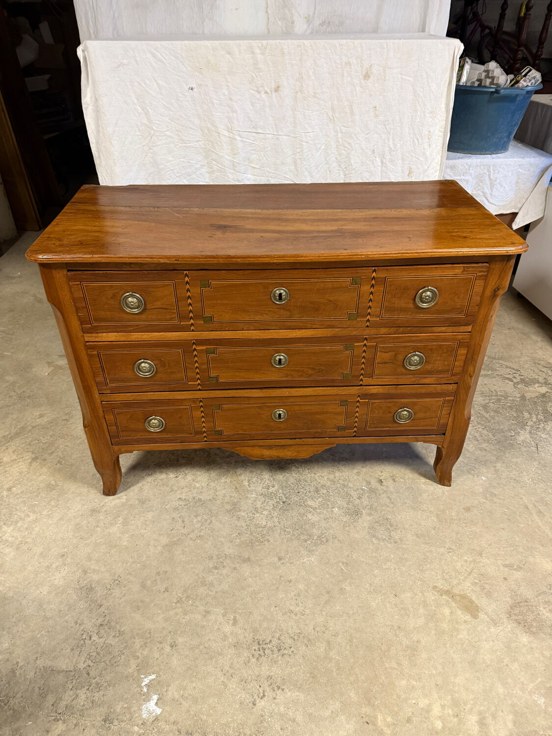 Antique chest of drawers