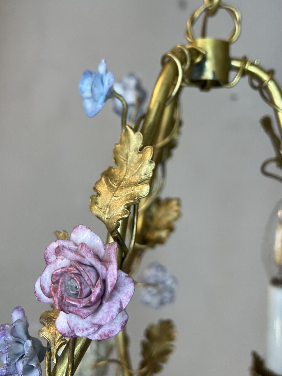 Flowered porcelain lamp