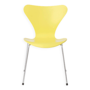 Arne Jacobsen Series 7 Chair Model 3107 | Yellow Fritz Hansen Chair 1990s