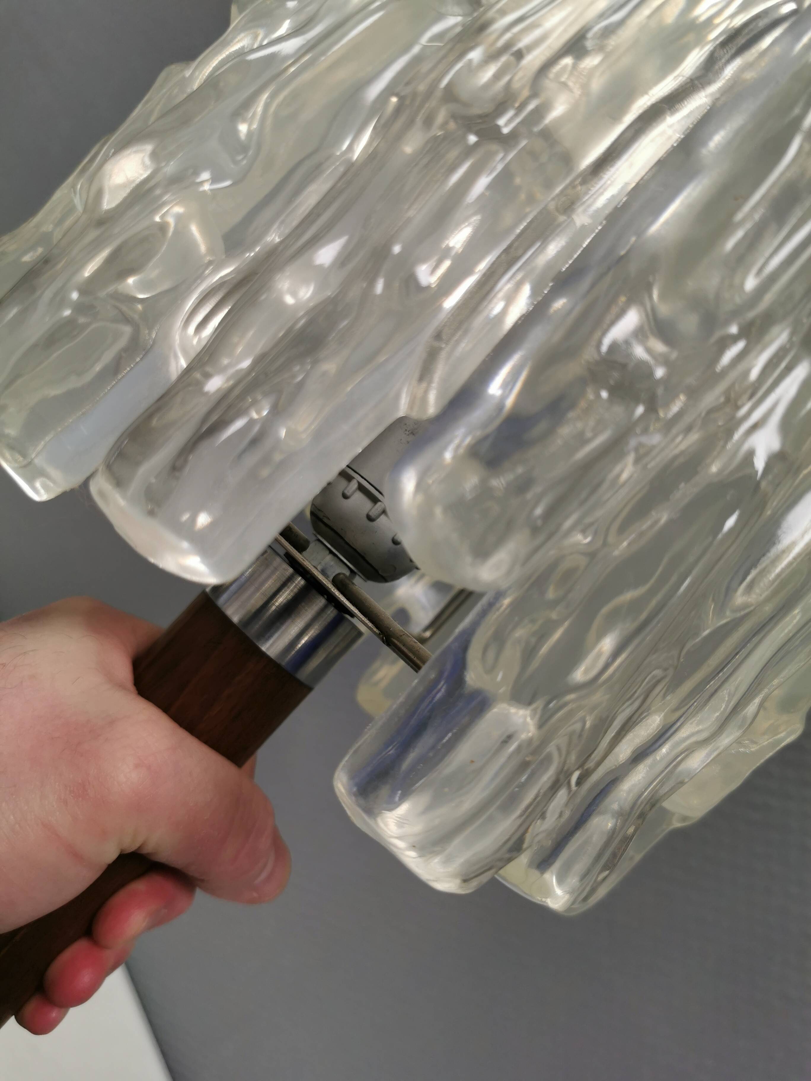 Table lamp with a teak ‘trunk’, silver-coloured metal base, acrylic shade