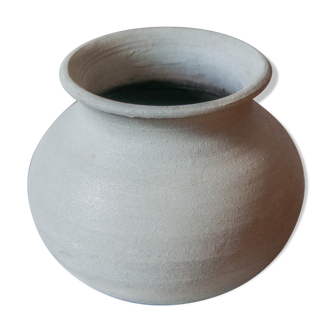 Mint-coloured terracotta round vase