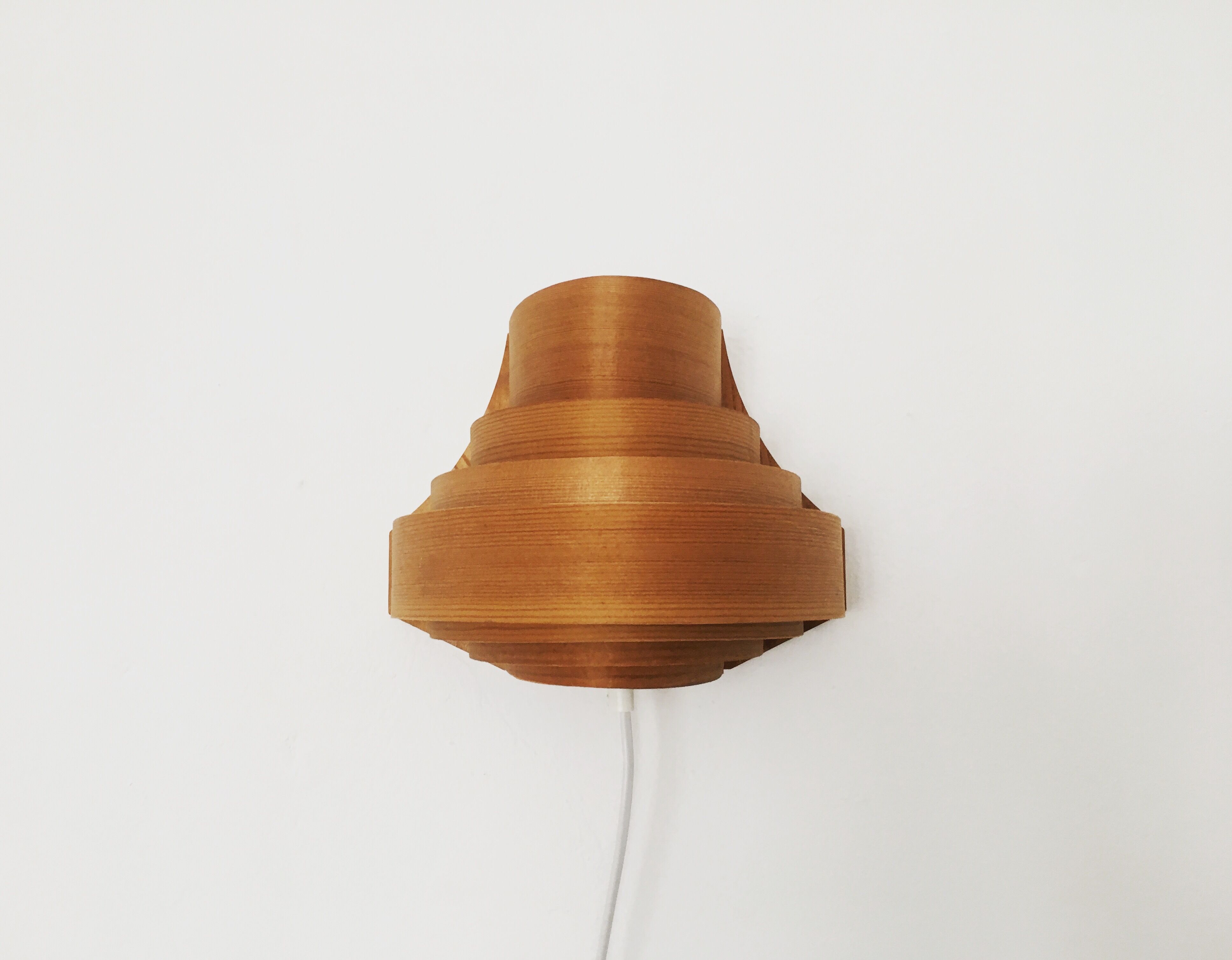 Wooden wall lamp