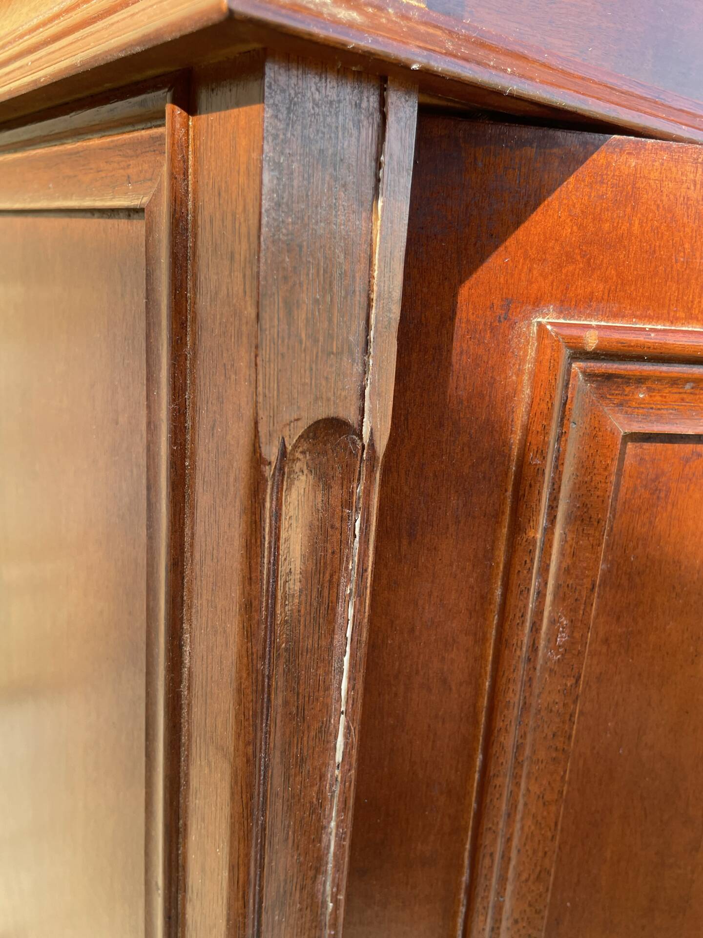 Vinyl cabinet