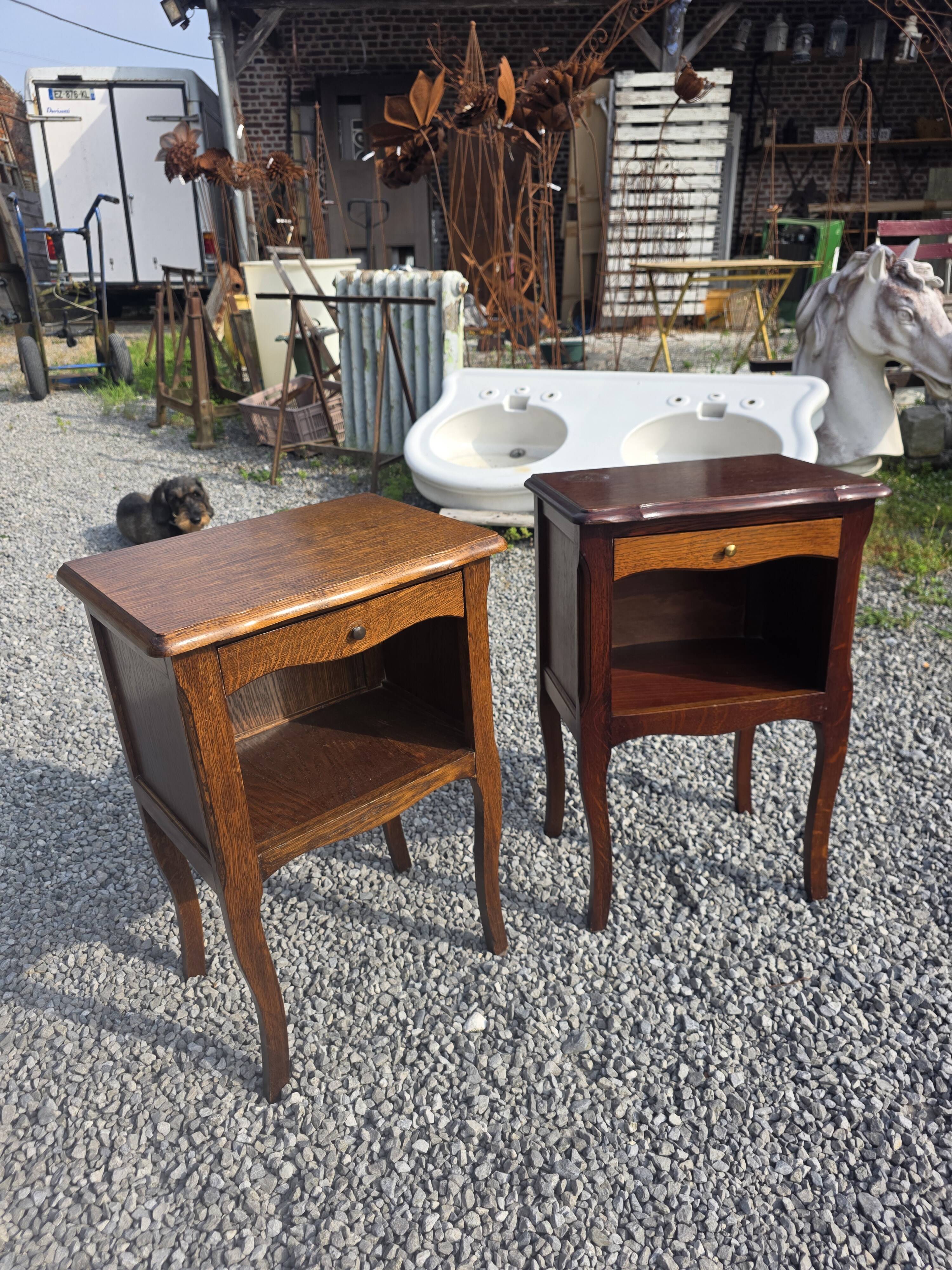 Paire de table de chevet style Louis XV en chêne