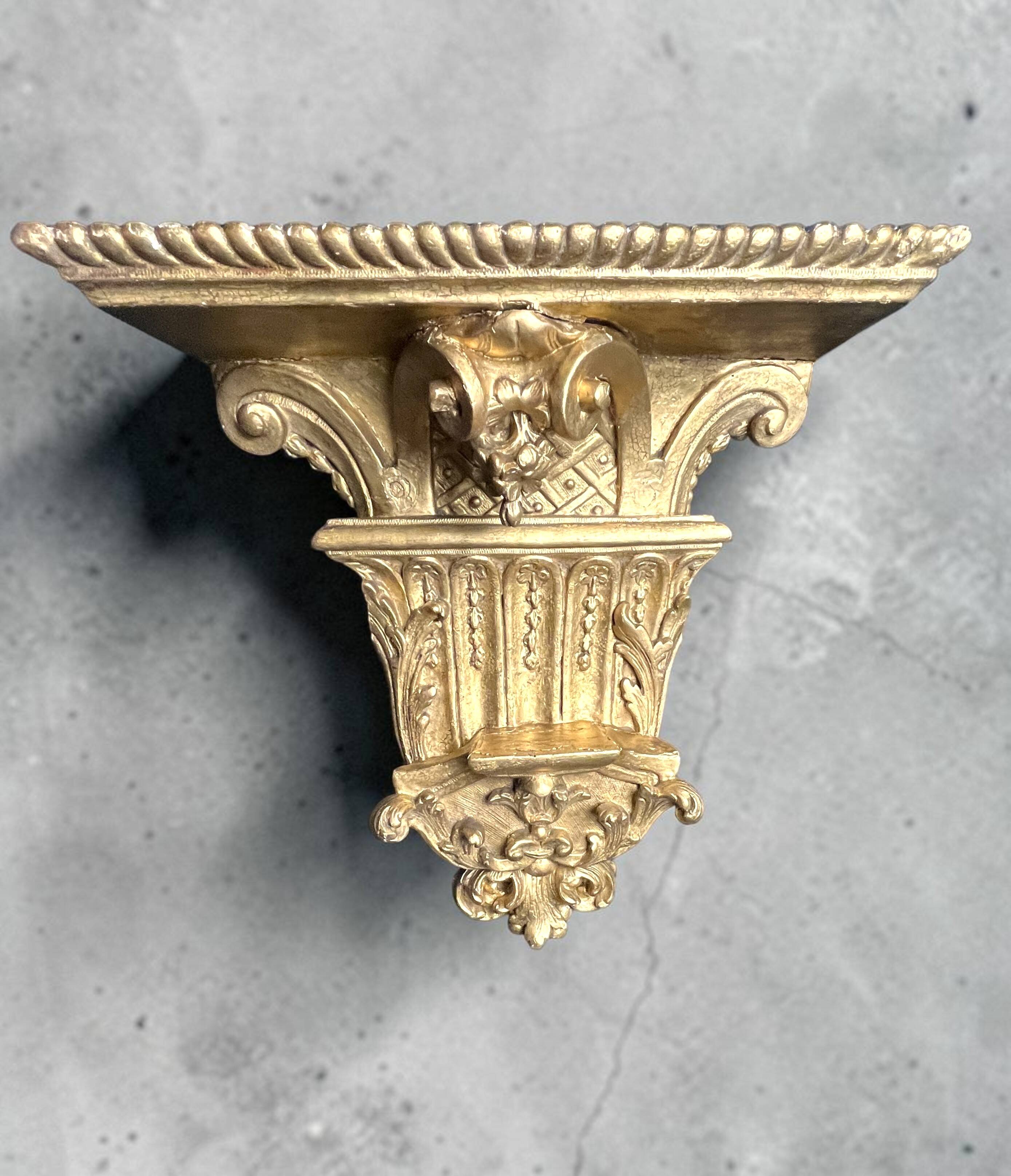 Church wall console shelf in carved gilded wood, 19th century.