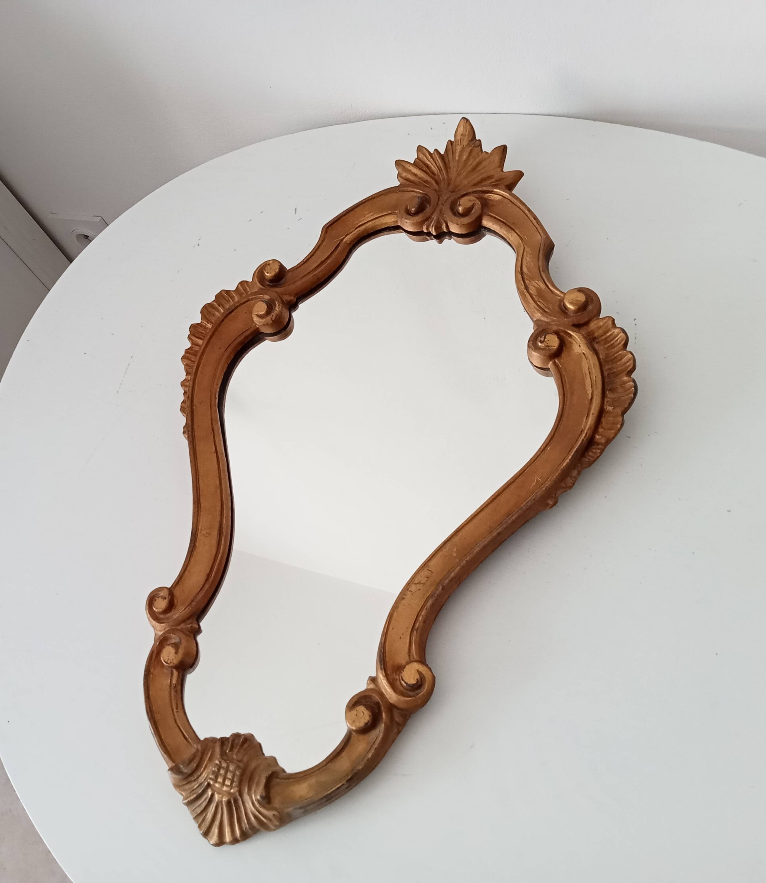 Italian baroque mirror in gilded resin from the 60s