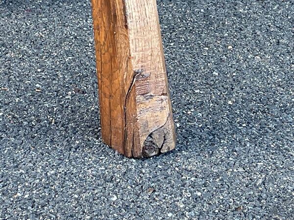 Tabouret tripode français brutaliste