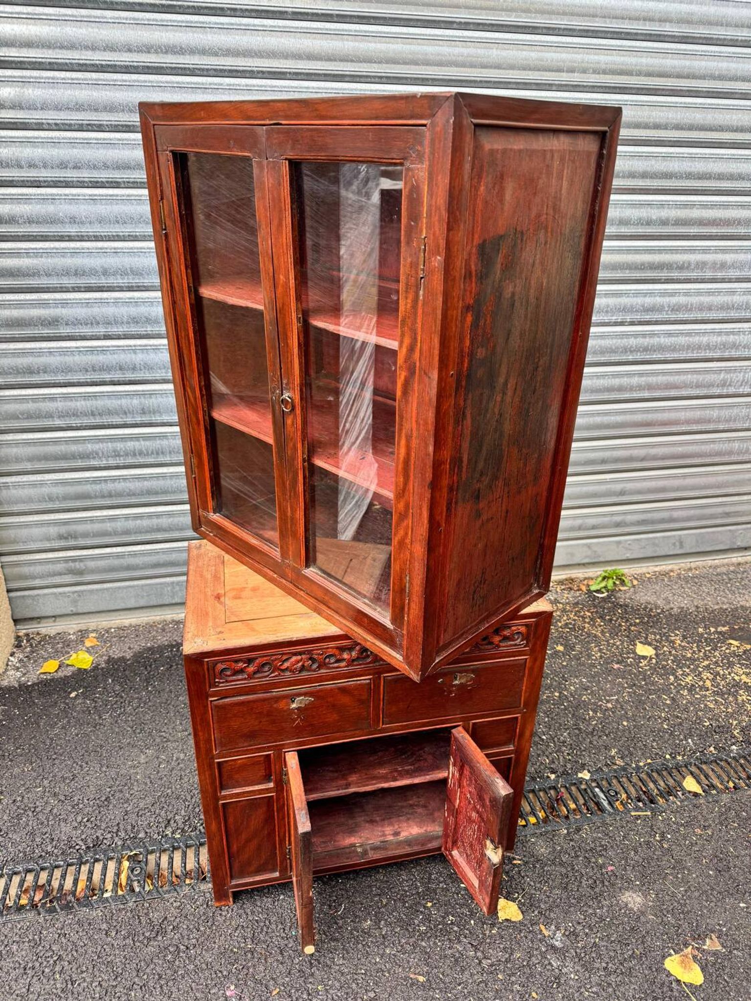 Joli cabinet vitrine indochinois deux corps. Milieu XXe siècle