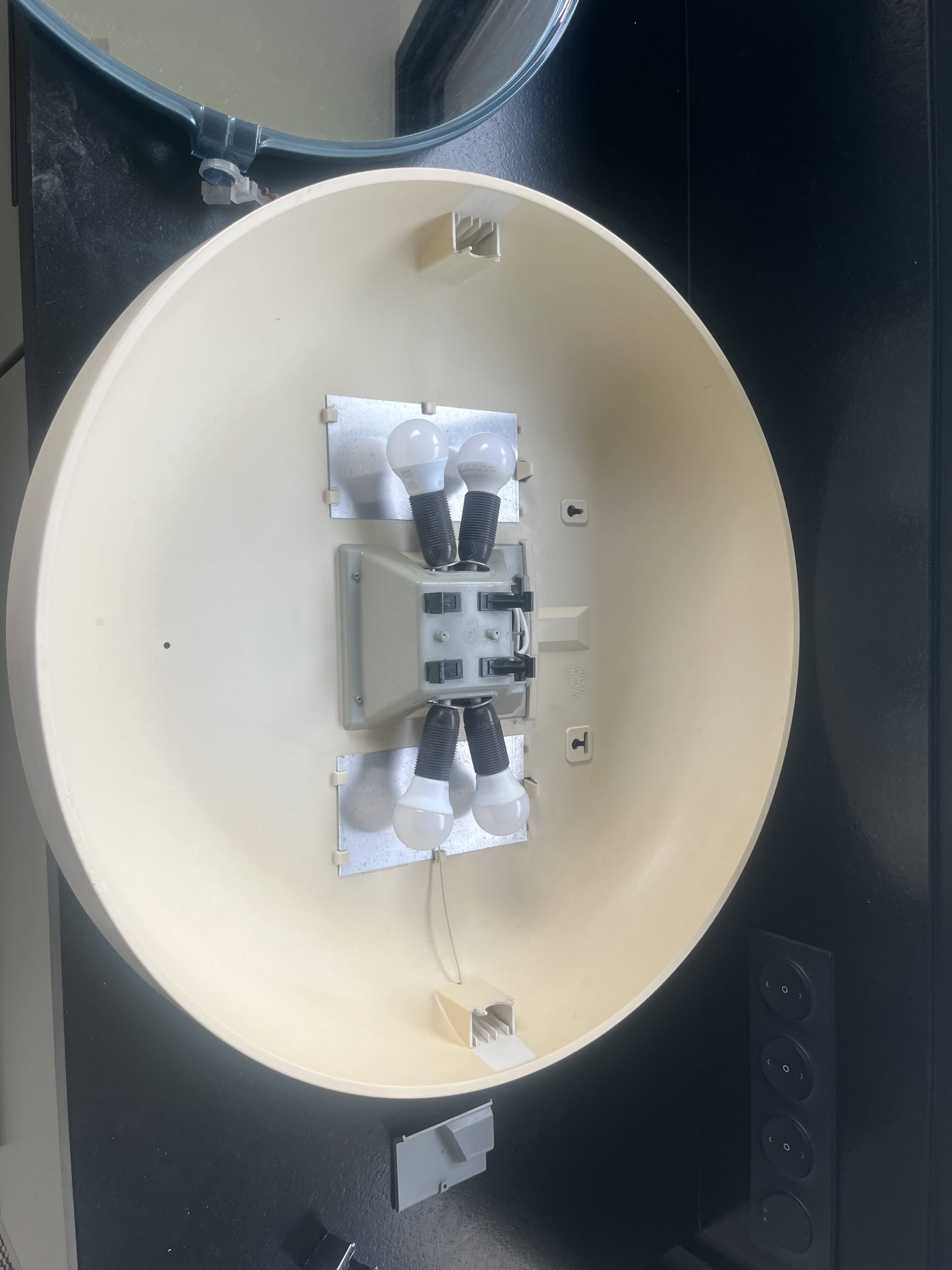 Illuminated round wall mirror Alibert