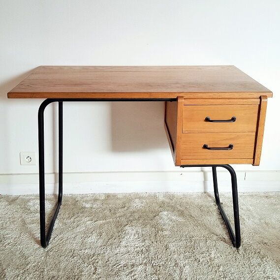 Minimalist vintage desk of the 1950s
