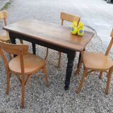 Black pie bistro table