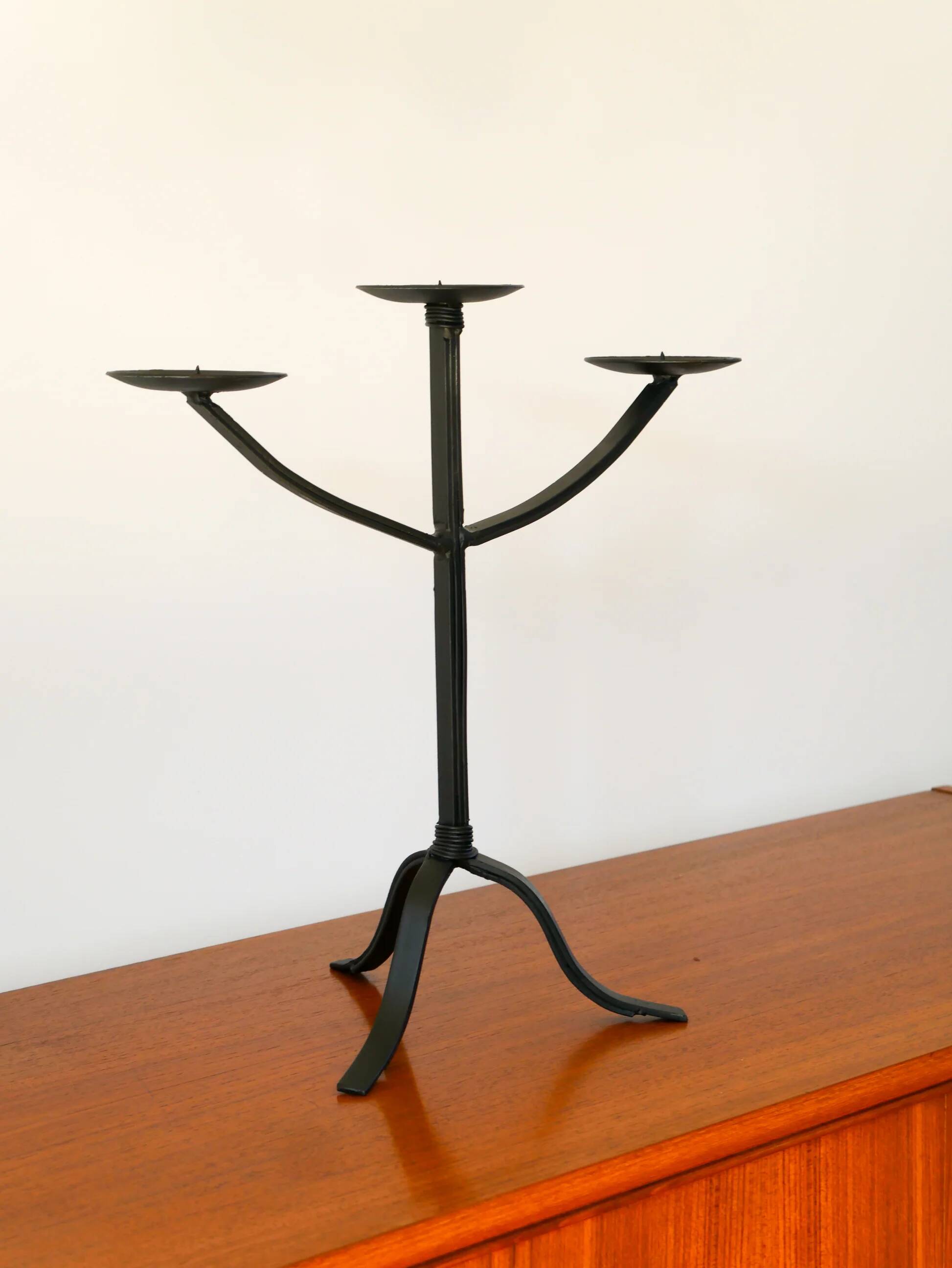 Très grand chandelier tripode en fer noir, scandinave, brutaliste, 1970 - 42 cm