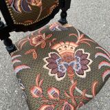 Chaise noir fleurie