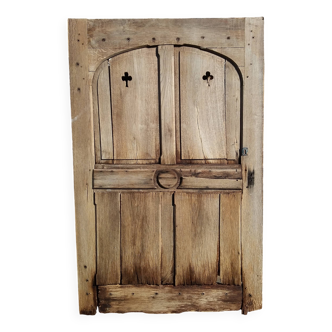 Oak door with clover-shaped oculus