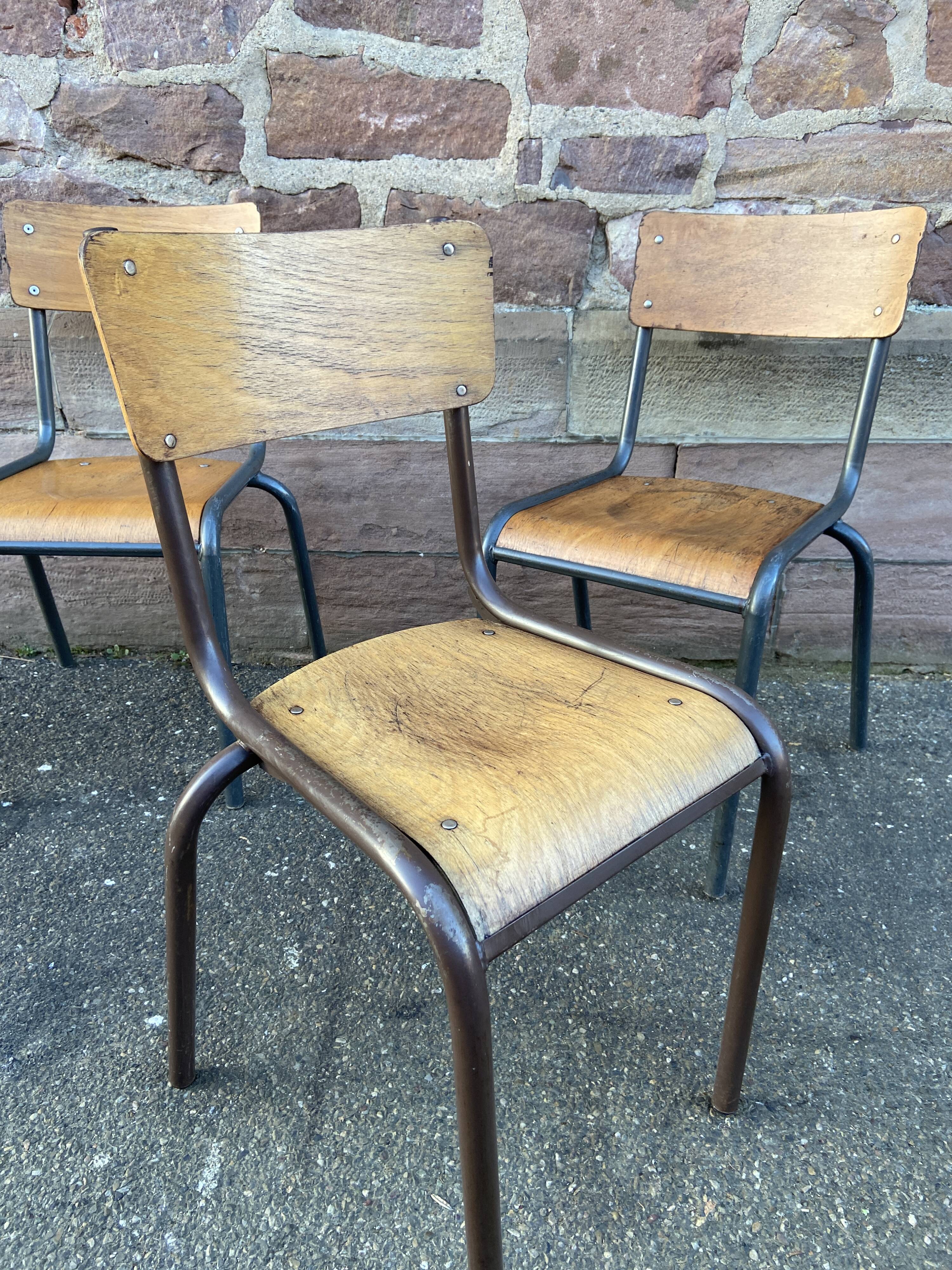 Lot de 4 chaises d'école dépareillée vintage