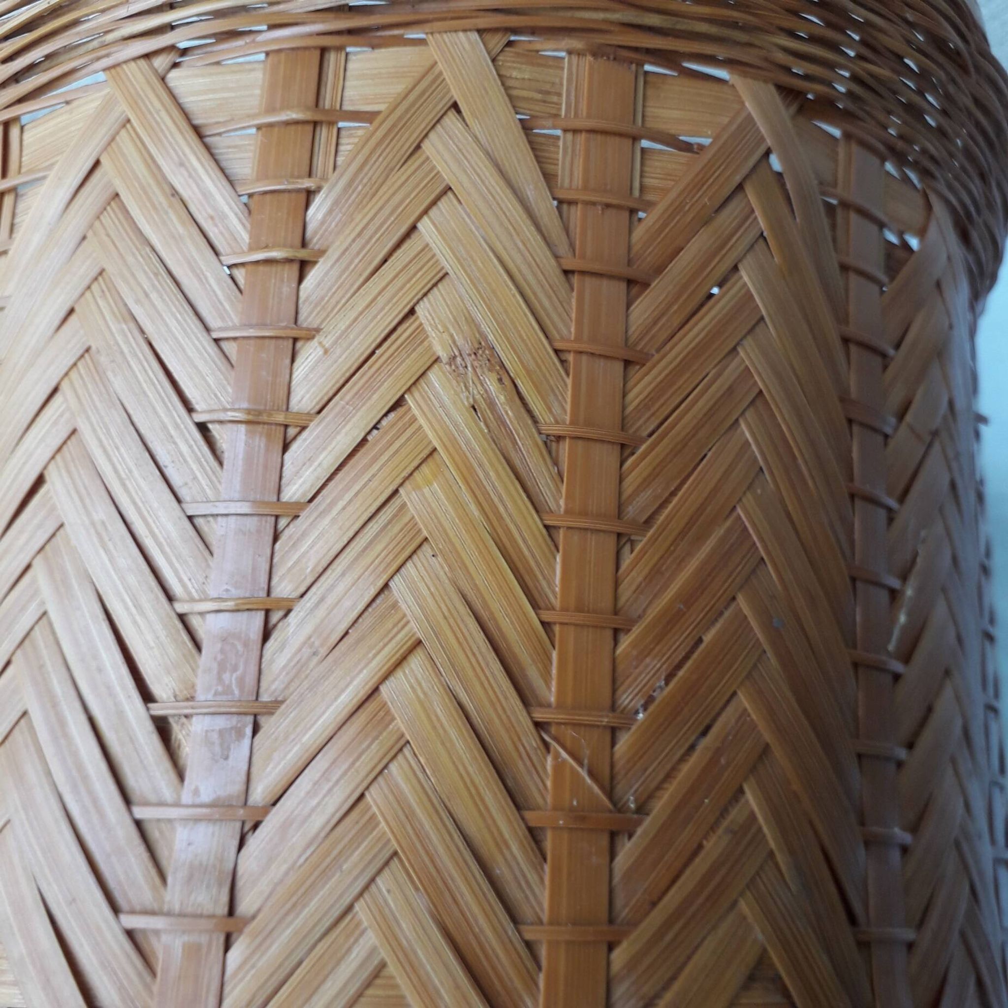 Wicker cache-pot