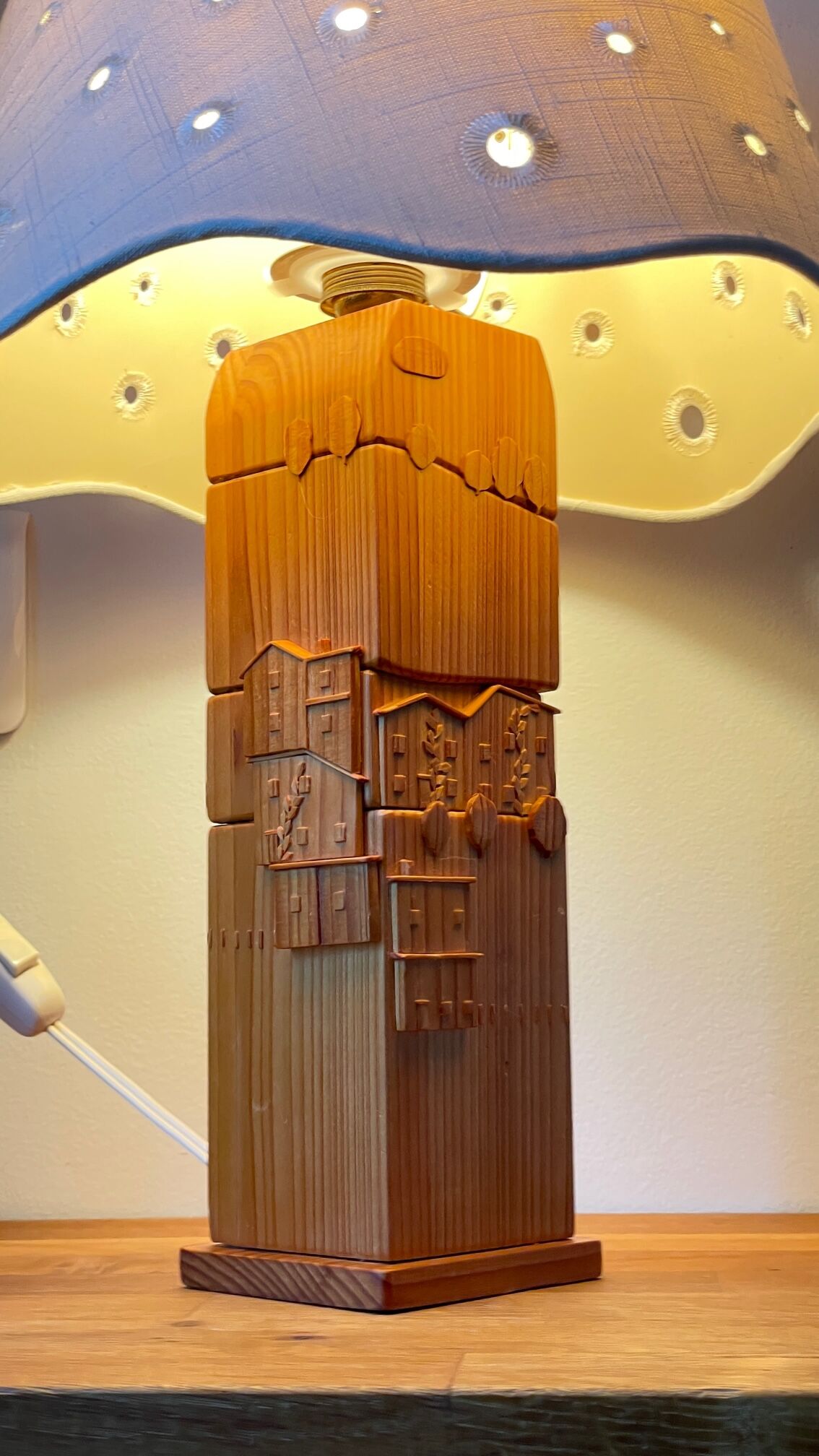 Pine lamp carved 80s
