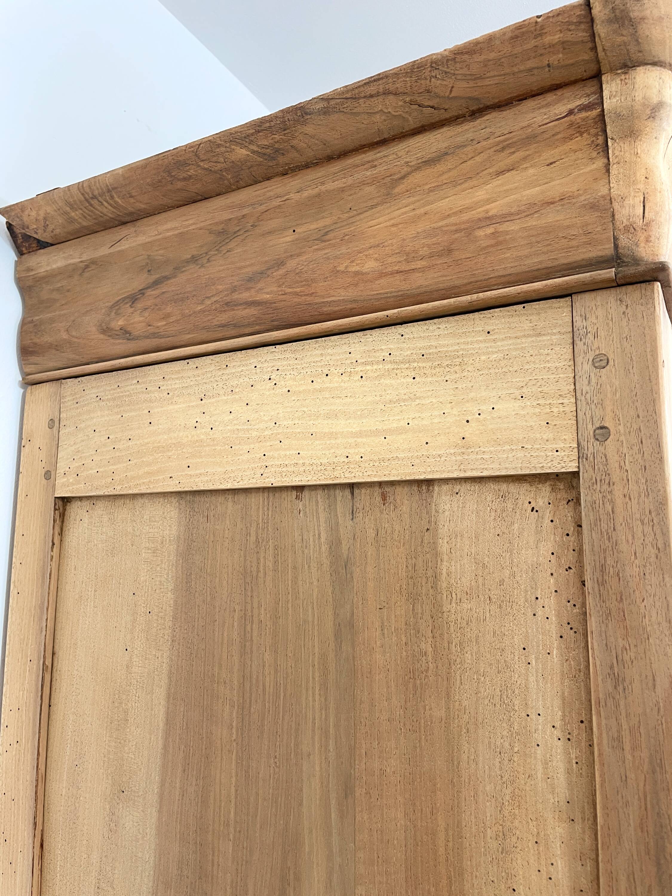 Antique two-body buffet in solid wood (restored)