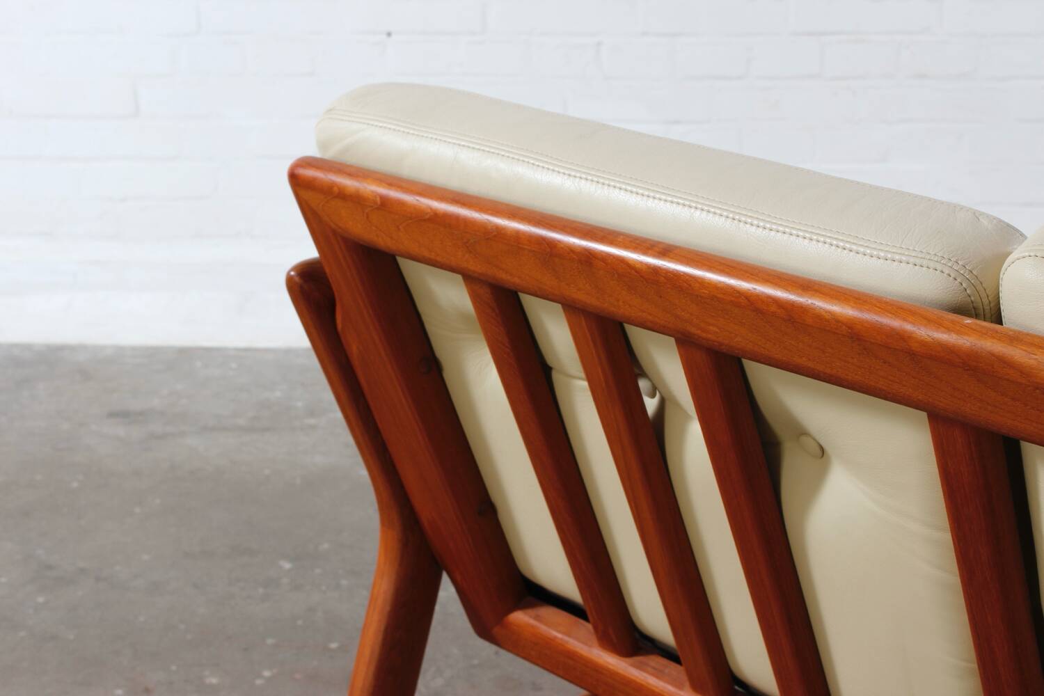 Canapé vintage 2 places Holstebro en teck, design danois du milieu du siècle