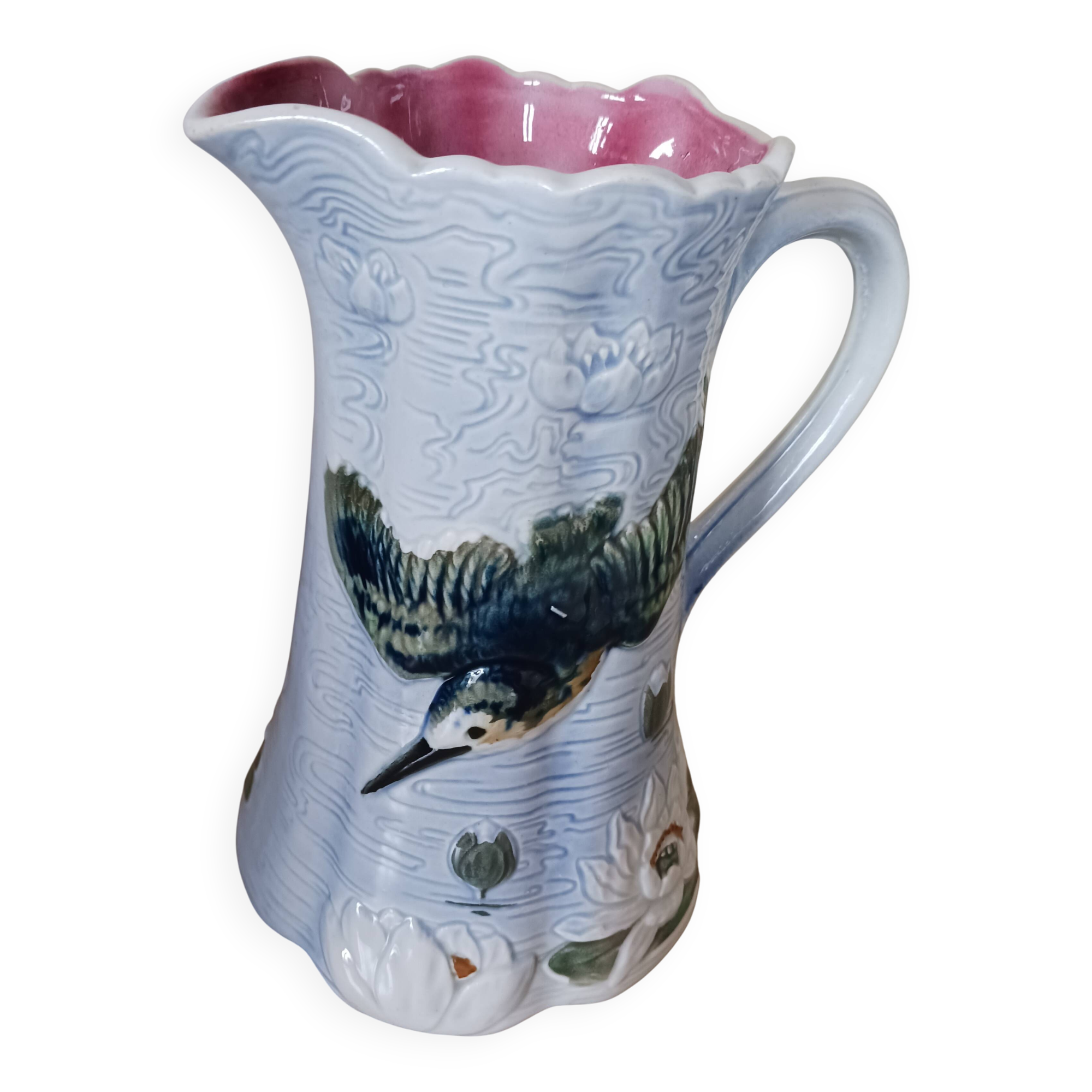 Antique pitcher in slipware, St-Clément.