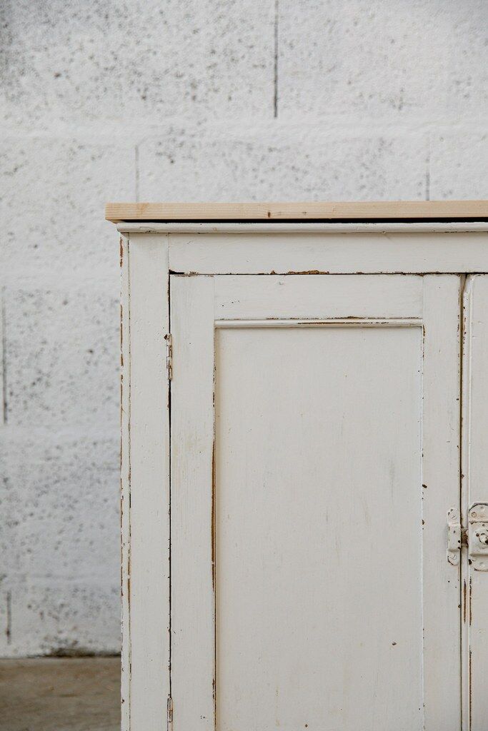Furniture low white, top fir double door