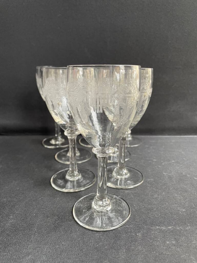 8 guilloché footed glasses – Art Nouveau