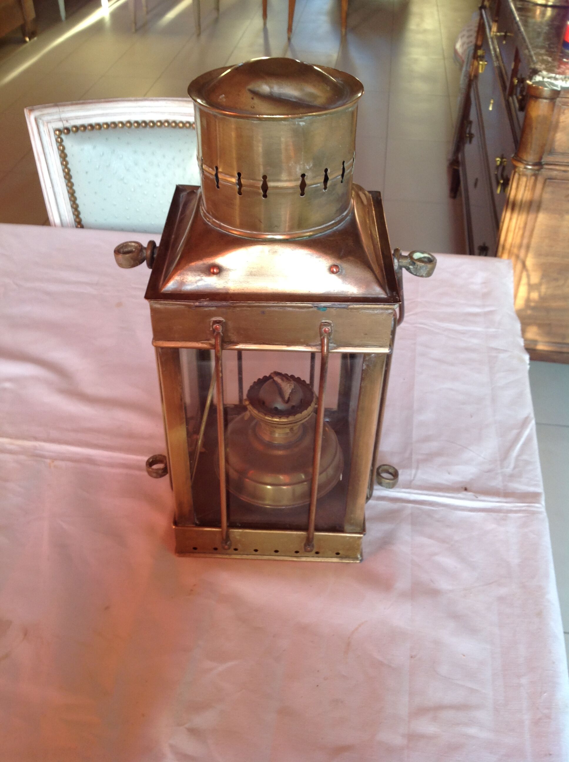 Ancienne lampe de bateau, à pétrole