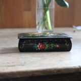 Box in lacquered wood with flowers
