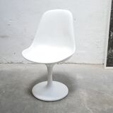 Vintage swivel tulip chair