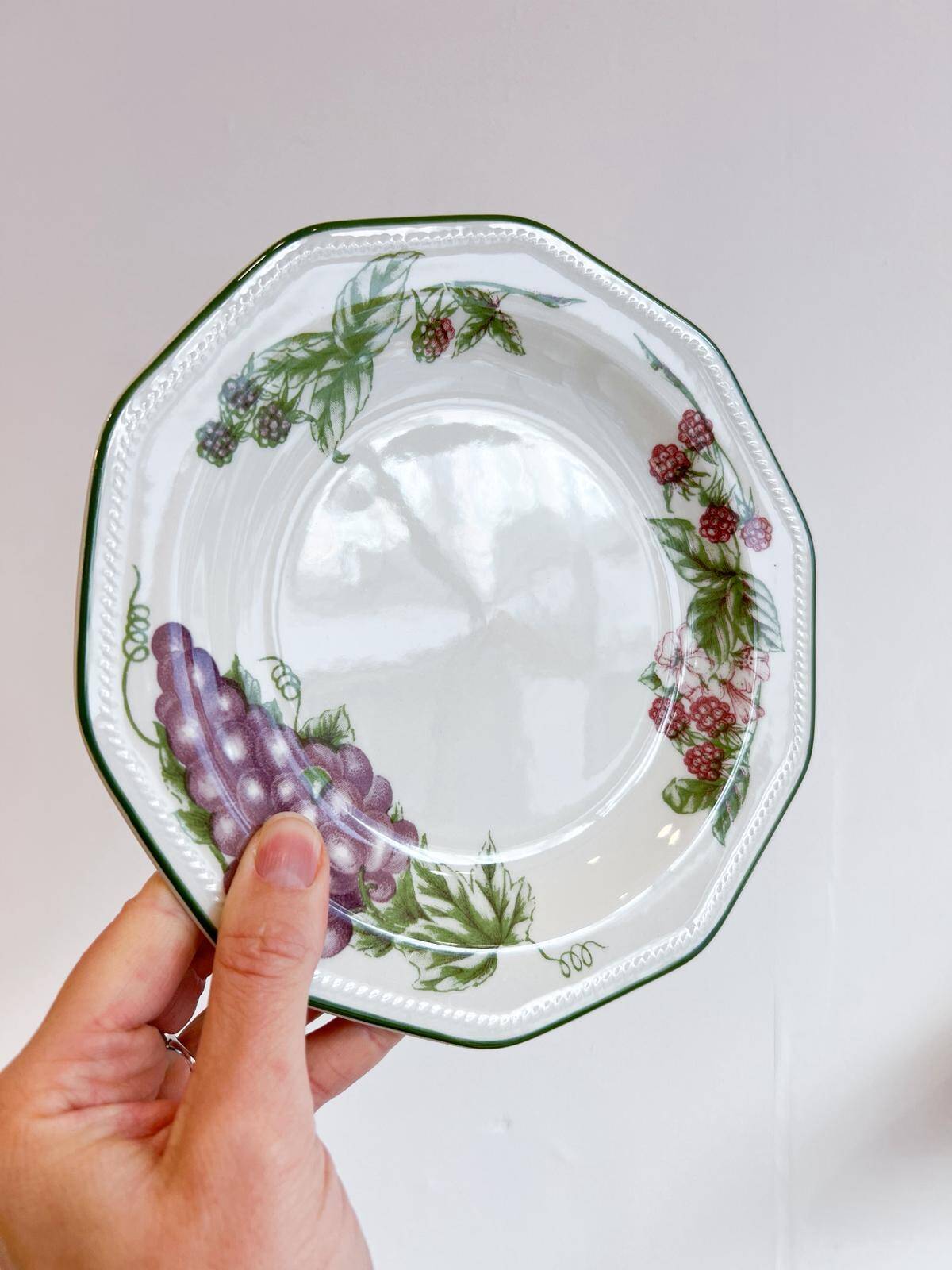11 dessert plates Churchill - England