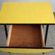 Petite table en formica jaune vintage