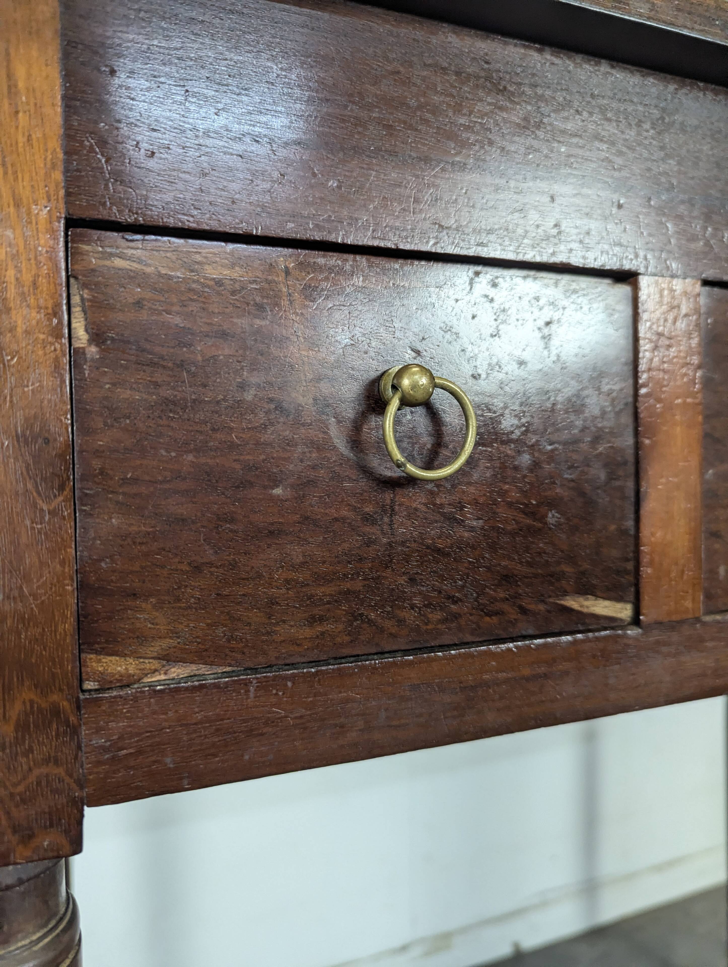 Coiffeuse Louis XVI en acajou à plateau abattant et miroir