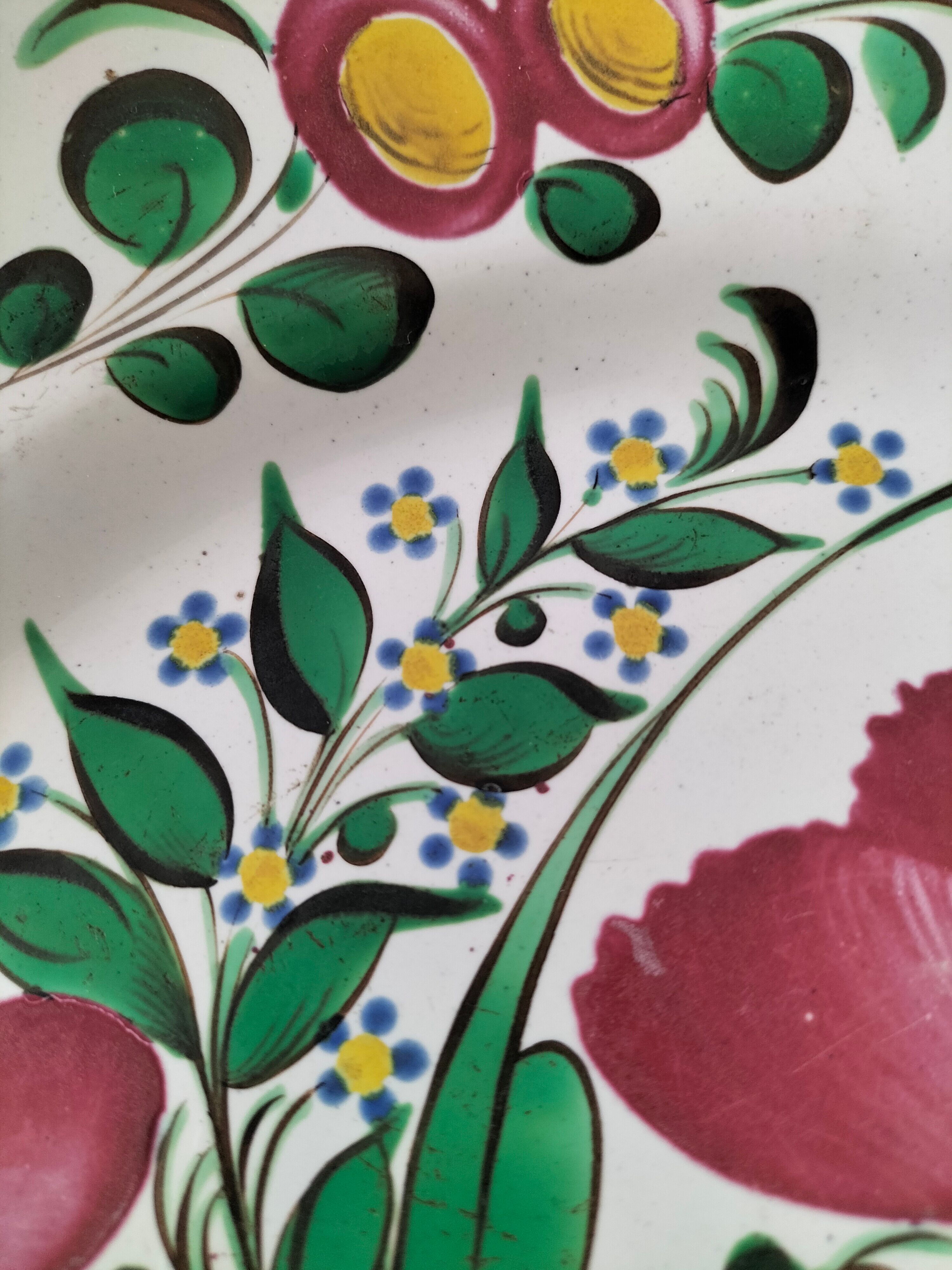 Large earthenware plate from the East – attributed to Islettes, 19th century