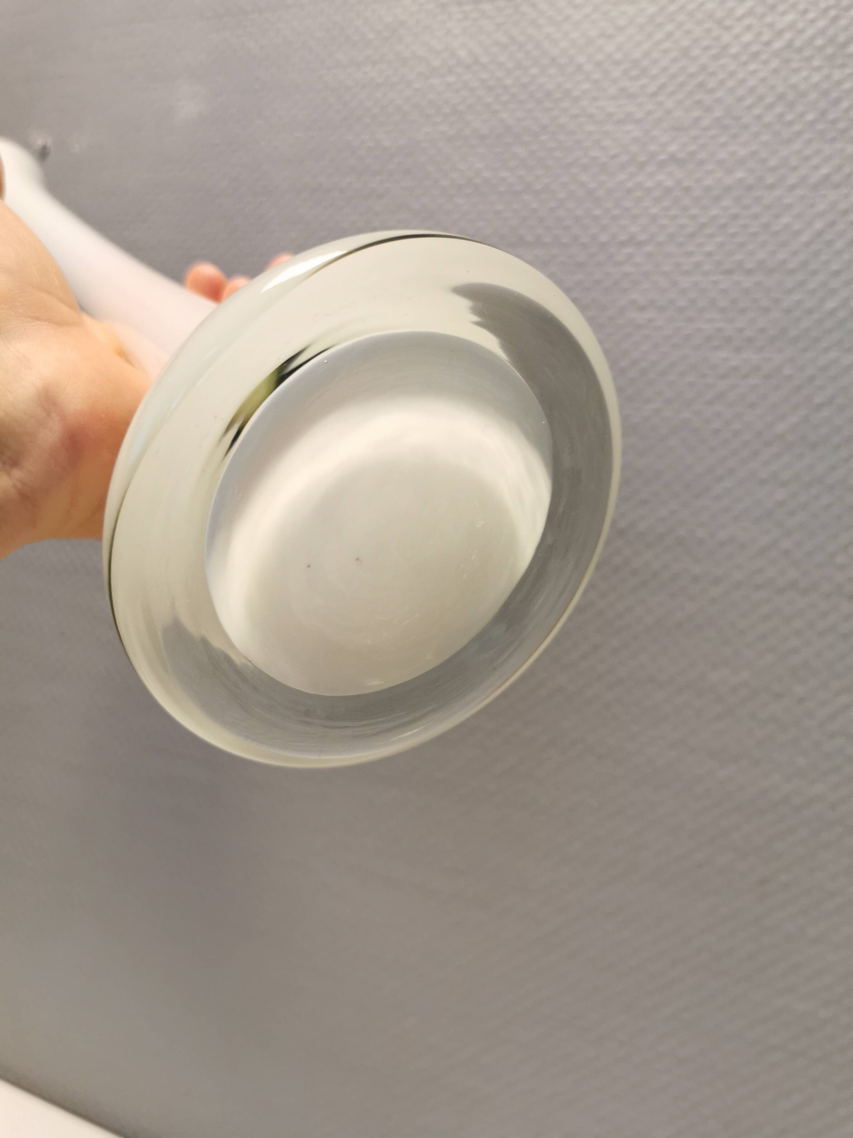 Tall, slim glass vase, in double layer glass (translucent and milky white)