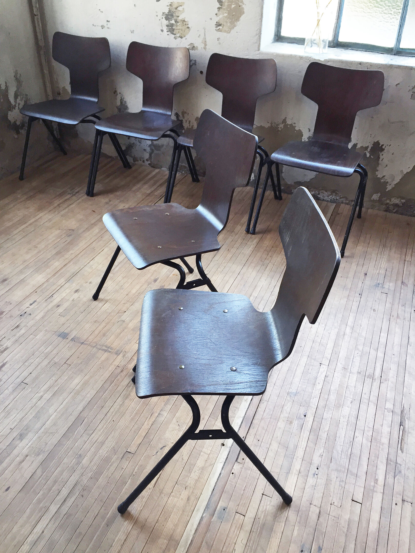 Set de 6 chaises "Marteau" acajou thermomoulé