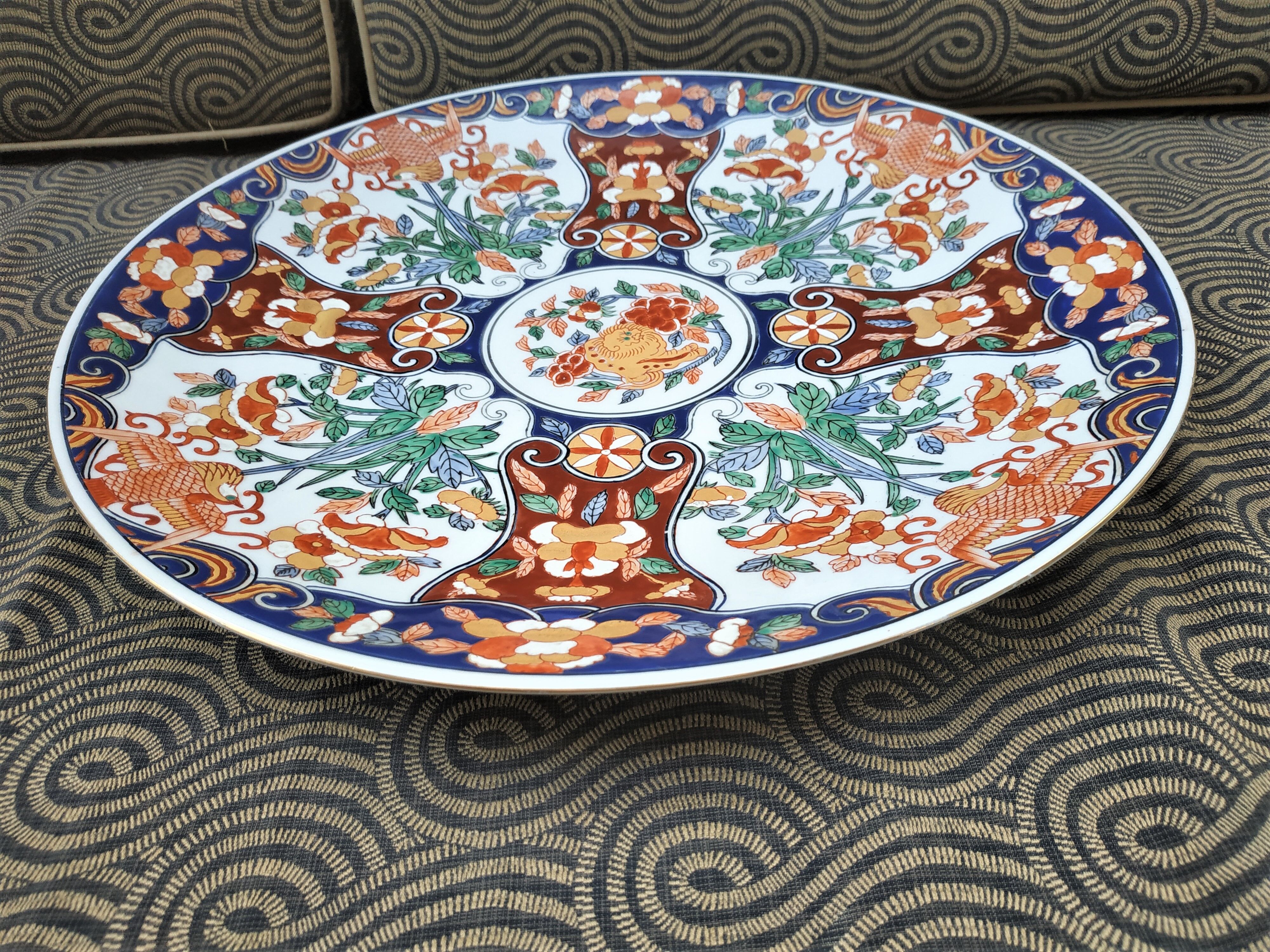 Large Imari dish 45 cm in diameter, Japanese porcelain