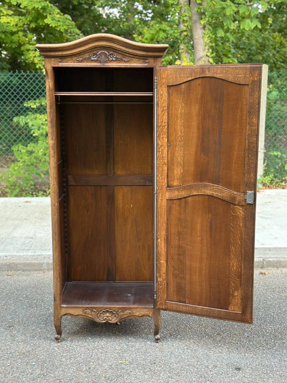 Single door oak wardrobe in Louis XV style – Vintage wardrobe