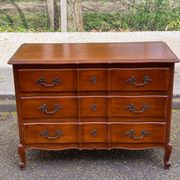 Commode arbalète Louis XV en bois massif merisier du 20ème