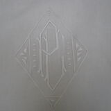 Sheet and its pillowcases in embroidered thread